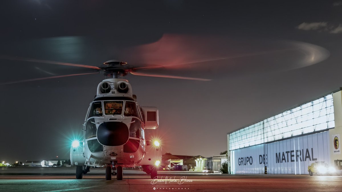 EjercitoAire's tweet image. Somos #24siete… La noche no es obstáculo para que vigilemos nuestro cielo, realicemos aeroevacuaciones, llevemos a cabo misiones de rescate, misiones de extinción de incendios, etc. En definitiva, todo lo que la sociedad espera de nosotros.

📸 @Beatrizxy 
📸@FotoViajes