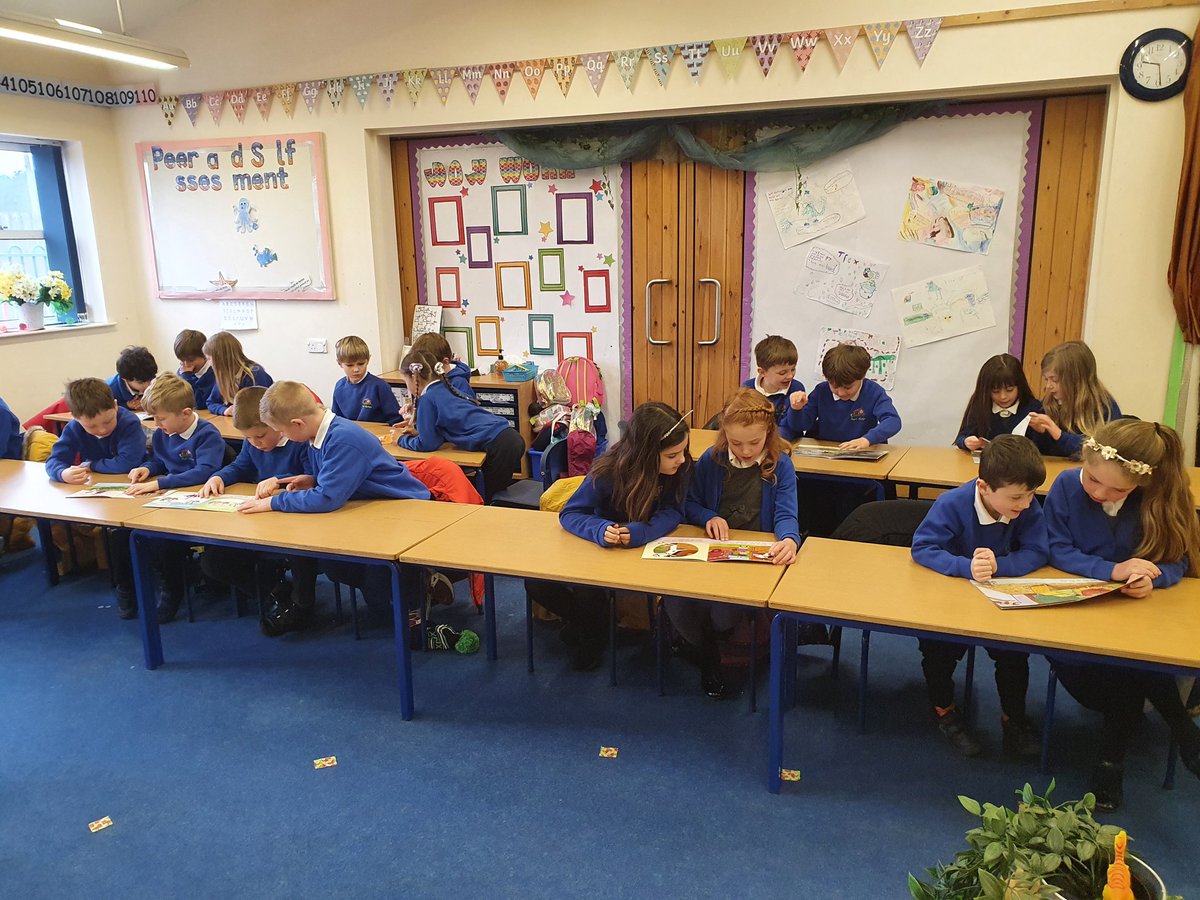 MrsLee24's tweet photo. Practising our phonics today! We started by reading together and seeing if we could spot any of our sounds we have been learning! 📖 @SychdynSchool #phonicsbug https://t.co/KQaWzfbXjK