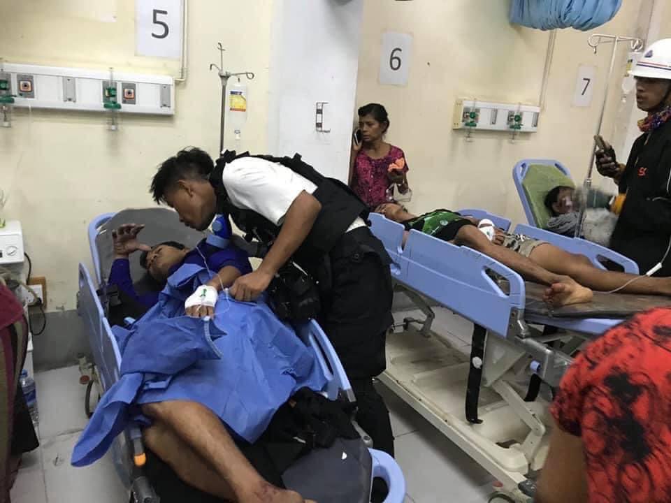 Yamone_95's tweet photo. The situation in North Okkalapa is now RED  🚨🚨🚨

It's really like a slaughter zone!!
100 bullets had been shot non-stop with machine gun !!!
Many people are dying !!

Tw// blood, gunshot, death

JUSTICE FOR MYANMAR 
#Mar3Coup
#WhatsHappeningInMyanmar https://t.co/wPKj1wuIwT