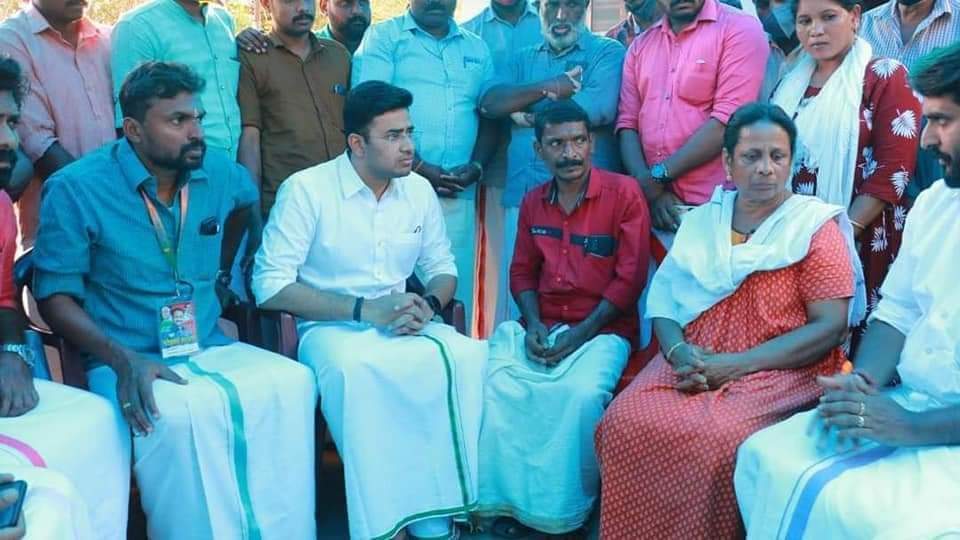 MP @Tejasvi_Surya met family members of Nandu alias Rahul Krishna, RSS Shakha Mukhya Shikshak who was brutally murdered recently by religious extremists in Alappuzha, Kerala.
