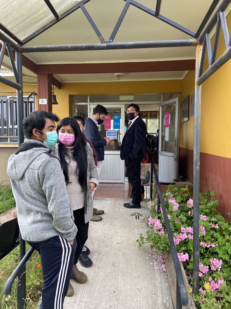 Ya iniciamos el año escolar 2021 en el #SLEPCostaAraucanía. Desde temprano, nuestro director ejecutivo visita los establecimientos de la comuna de Teodoro Schmidt, quienes comienzan presencialmente. Comenzamos con el Liceo Público Técnico Profesional Hualpín. #AñoEscolar2021