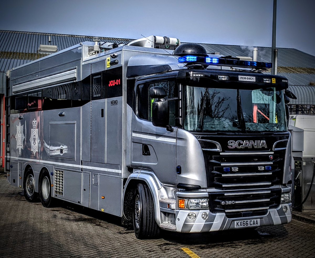 Spent the morning out and about with @NealjKing13 undertaking some Driver Refresher Training on the Joint Command Unit on behalf of @JointOpsTeam 

@northantsfire @NorthantsPolice #teamwork #oneteam #shesabeast