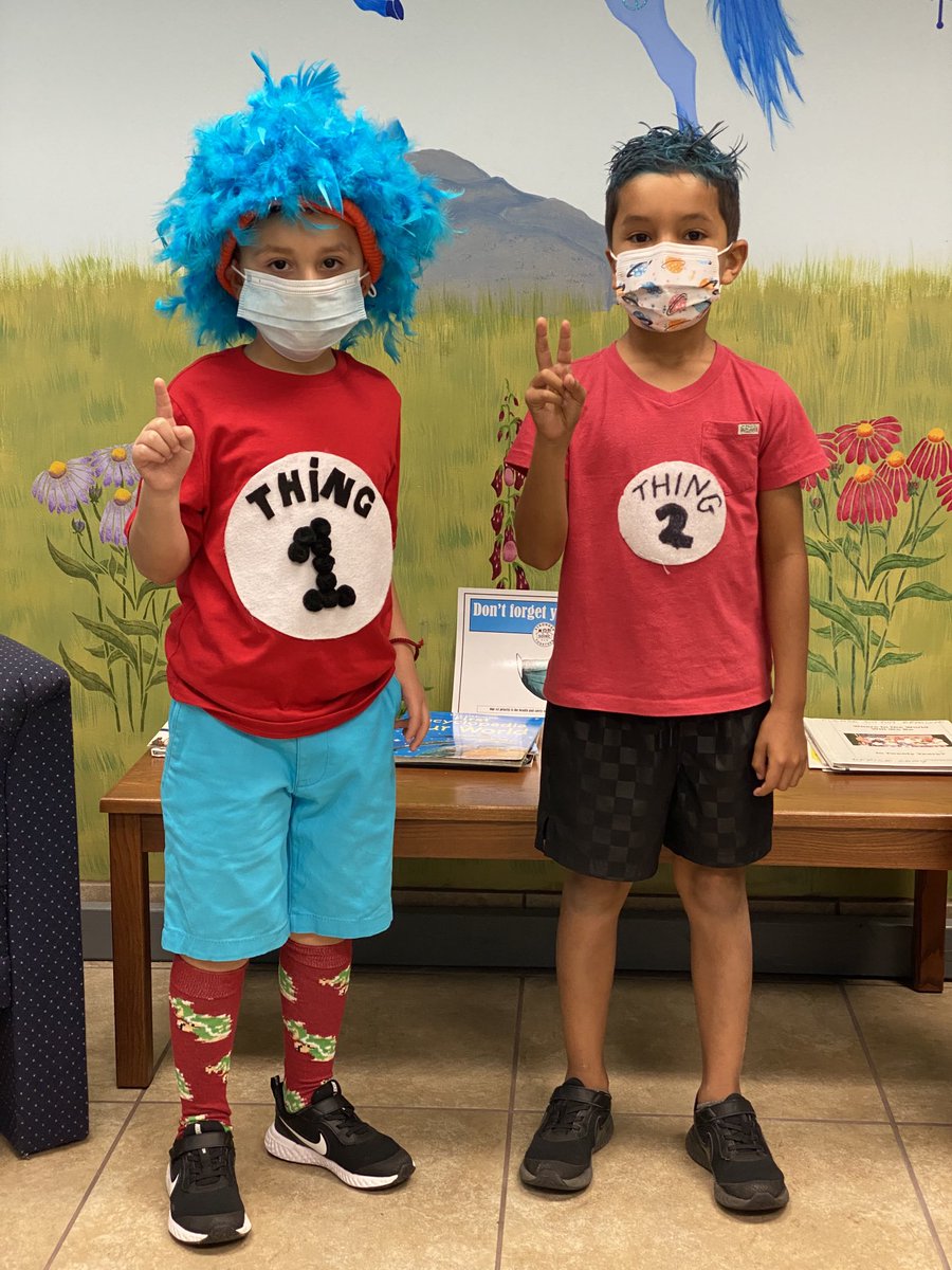 TeachingHiheels's tweet photo. Cosa 1 y cosa 2
FES Read Across America!#fes_mustangs https://t.co/YHyKKzrhnY