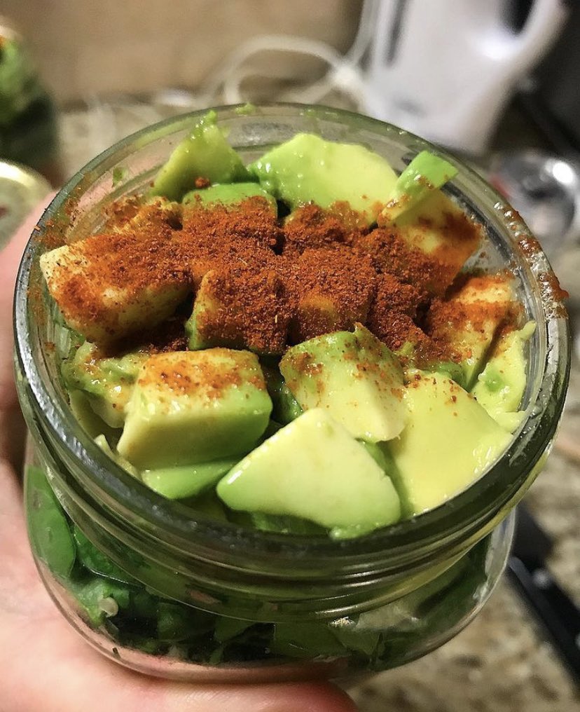 #Saladinajar is an amazing way to fill your fridge with healthy, #vegan protein-packed filling meals!
If you construct them a certain way, they’ll taste fresh for up to 5 days in the fridge! #vegansportsnutrition #plantstrong #veganmuscles #plantbased