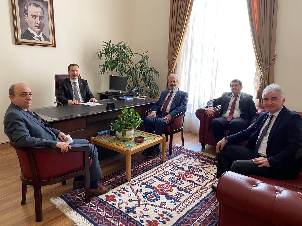 salihcora's tweet photo. AKSA Genel Müdürlüğü yöneticileri ile bir araya gelerek ilimize yapılacak olan altyapı yatırımlarının güncel durumunu değerlendirdik. https://t.co/d1x92FyfgI