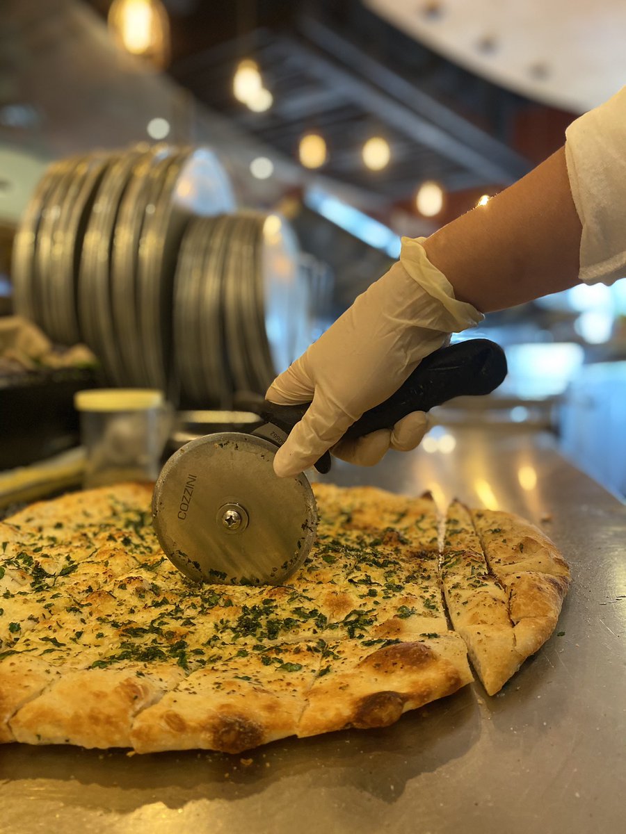 You can never go wrong with our freshly made Italian focaccia bread!! Yum!!😁😍😁😍