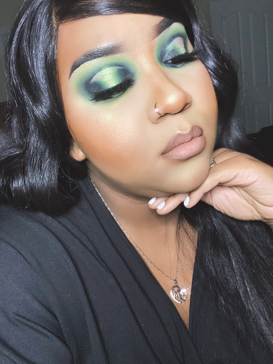 First St. Patrick’s day look of the month☘️🍀
<a href="/juviasplace/">Juvia's Place</a> 
<a href="/elfcosmetics/">e.l.f. Cosmetics</a> 
<a href="/JeffreeStar/">Jeffree Star</a> 
<a href="/Jaclynhill/">kyla</a> <a href="/jaclyncosmetics/">Jaclyn Cosmetics</a> 
<a href="/MorpheBrushes/">Morphe</a> 
<a href="/clarinsusa/">Clarins</a> 
Details on IG🖤 #makeup #New #fashion #beauty