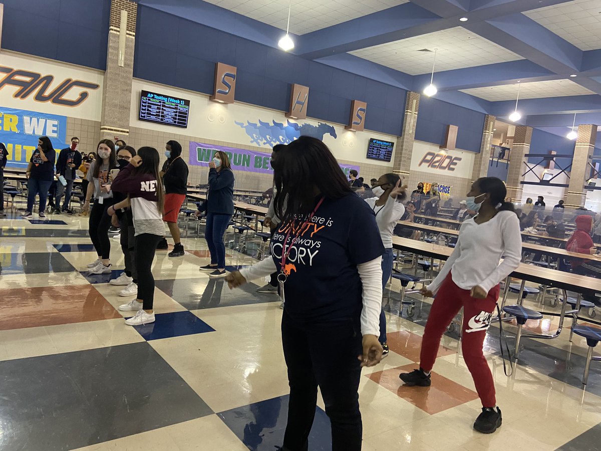 amber_holomshek's tweet photo. Unity Day at Sachse...Our counselors are better dancers than yours...#werunbettertogether @SHS_Mustangs @CounselorsatSHS @shs https://t.co/wg2Qz0t2VQ
