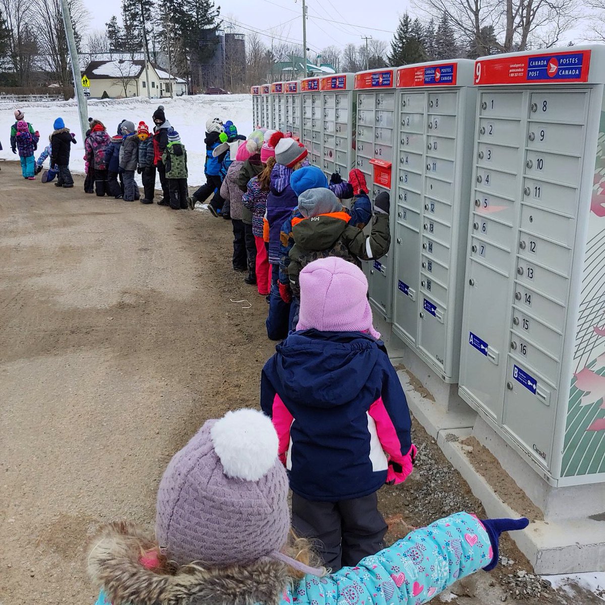 Kindie146's tweet image. Our neighborhood walk this morning took us past a lot of numbers! “Tap the number that shows how old you are when you pass it”.
@scdsbey #makingmathreal @scdsbmath