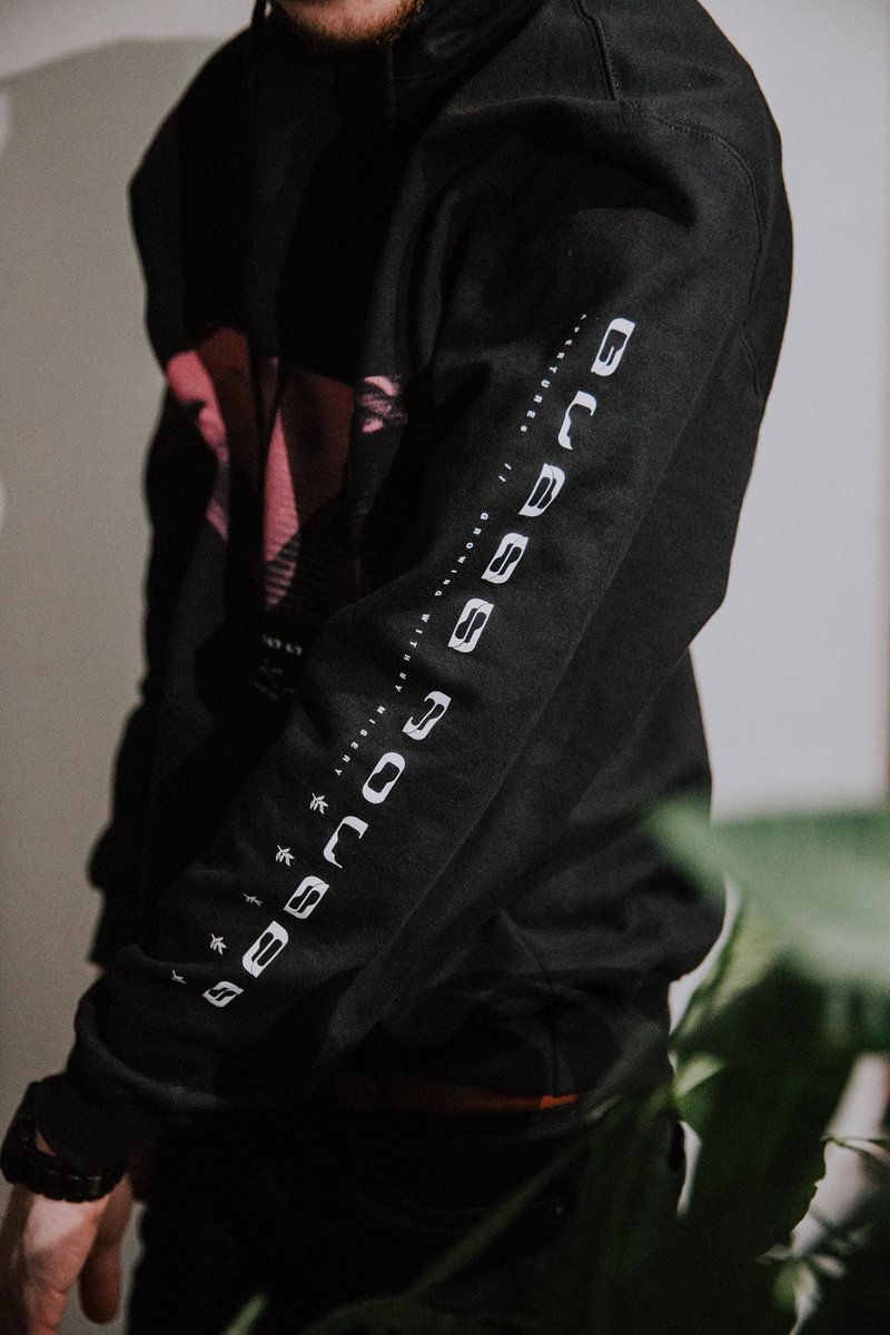 Head over to our web store and grab one of our exclusive Apertures hoodies! Only 50 made - follow the link to get yours today!

glasshousesofficial.com

📷: <a href="/laurenklinge/">Lauren Klinge</a>