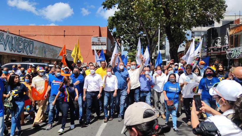 reportemonagas's tweet photo. Diputados de la #ANLegítima en el estado Monagas, recorrieron el centro de #Maturin.

¡Seguimos Juntos luchando por Venezuela!

#ANConCorajeEnLaCalle https://t.co/JKZPP0k2L9
