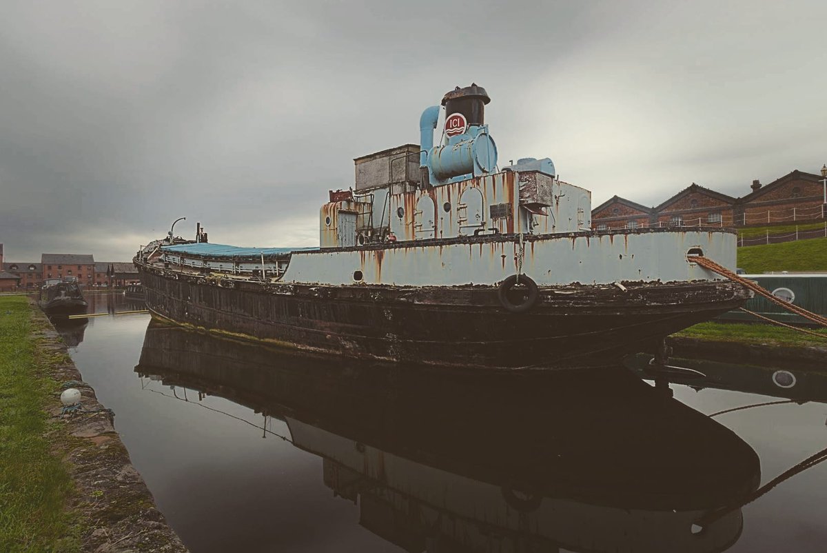 No Swans. Cold. Dark. Grey.

This is what our world would be like without wildlife. 

Today for #WorldWildlifeDay we're joining the campaign to show what the world would be like without Nature. It's no fun.

#worldwithoutnature #swans #naturemakeslifebetter #EllesmerePort