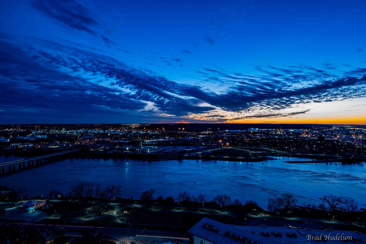 UCTTulsa's tweet photo. Looking for an apartment with a beautiful view?! 
Come see us this week! 
You can text 833-262-2544 to schedule your visit!
#welcomehome #downtown #tulsa #oklahoma #riverview #balcony #views #highrise https://t.co/bRFE4eAasK