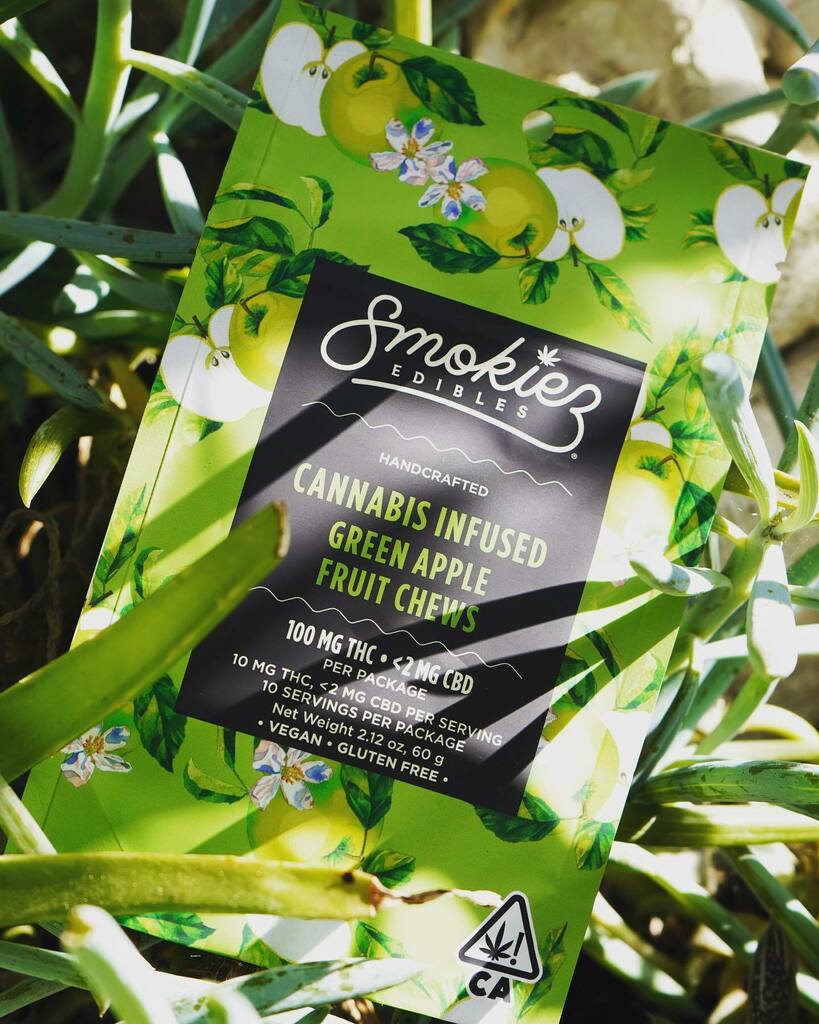 servicedby's tweet image. @smokiezhandcrafted Green Apple 🍏 fruit chews 😋 #FollowTheFly #LightUpYourDay #CuratedCollective #Muzeum #Emberz #SmokiezEdibles instagr.am/p/CL93IzMhz02D…
