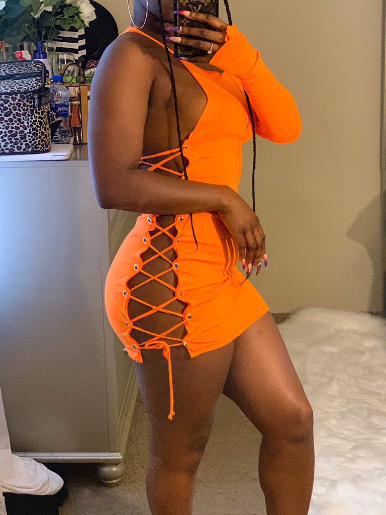 UndeniableLOVE7's tweet photo. That one time I freaked a Walmart tee to a freakum dress. 🥲 
A thread: https://t.co/buHqRFOMCf