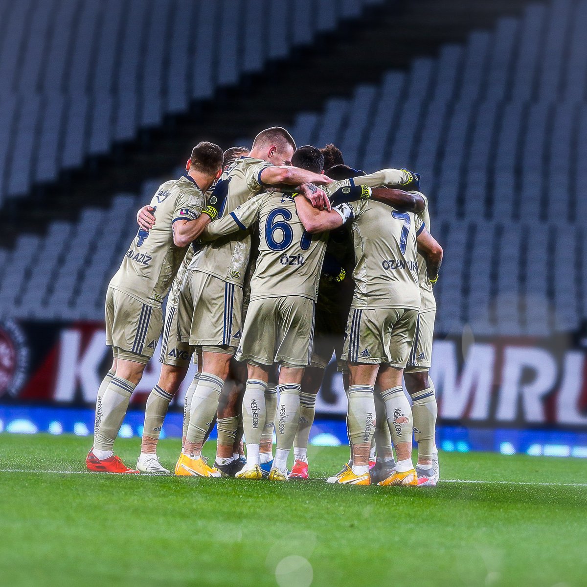 Giy formanı, çık sahaya, YÜREĞİNİ KOY ORTAYA!
#YakAteşiFenerbahçe