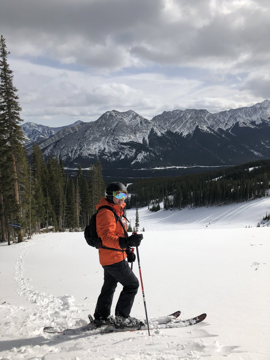_GreeceBall's tweet image. If we have to earn our turns, that’s what we are gonna do I guess. @SkiNakiska #Sotired #Bootpack #Freshlines #OutofShape