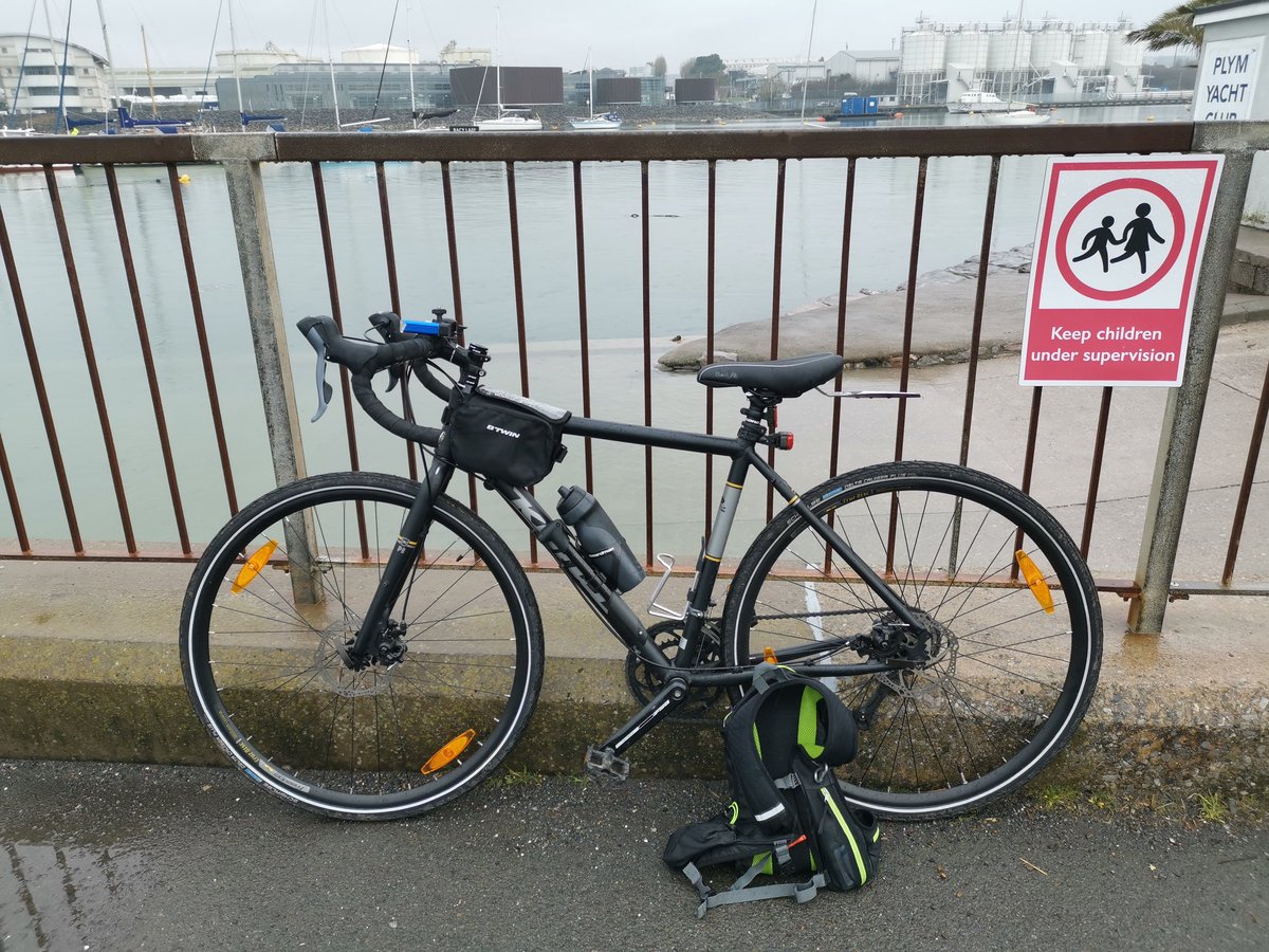 ShayNicol23's tweet photo. What a difference a day makes! Had to drop my van off to different garage, so had to cycle nearly 7kms home. (adapt and overcome in covid times) rain, but wish I'd taken my swim kit as looked nice....#lockdownexercises 50kms in 2 days, not too shabby... #cyclinglife https://t.co/IxhwNefrN0