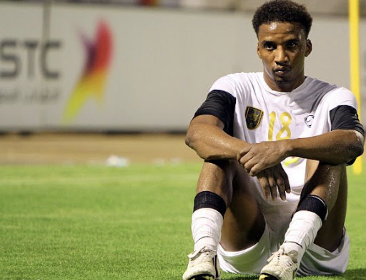 ثريد:-
 بين أجمل ثنائيه عرفتها الملاعب بين معلق و لاعب .. فضلها و استمتع 😍💛