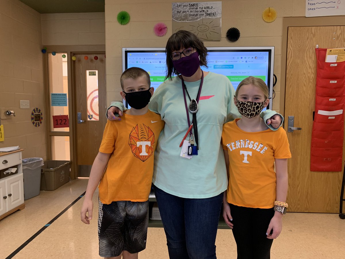 Mrs. Babb’s EPIC Volunteers are always ready to help! <a href="/GrandviewES/">Grandview School</a>