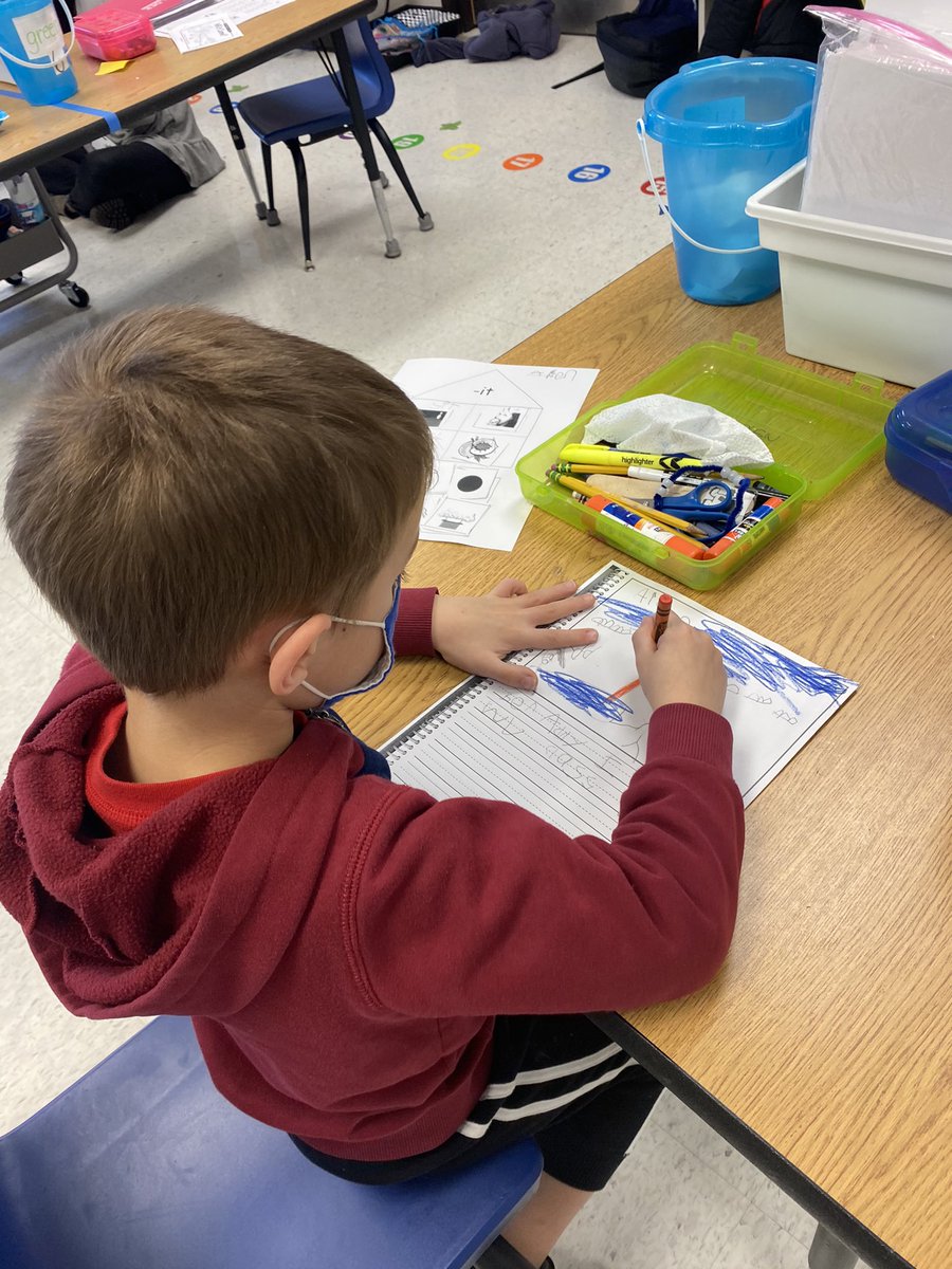 CrestwoodEle's tweet photo. A successful start to the day in K! #successfulstart #kindergarten #TeamOldham https://t.co/prxh767P6V