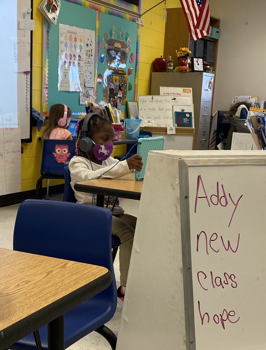 CrestwoodEle's tweet photo. A successful start to the day in K! #successfulstart #kindergarten #TeamOldham https://t.co/prxh767P6V