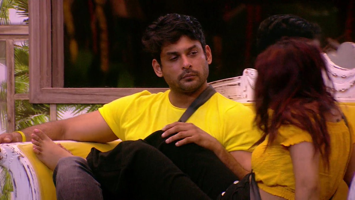 SidNaazCaps's tweet photo. The way he looks at her 💛💛💛💛 @sidharth_shukla @ishehnaaz_gill https://t.co/oUpyUXtjxx