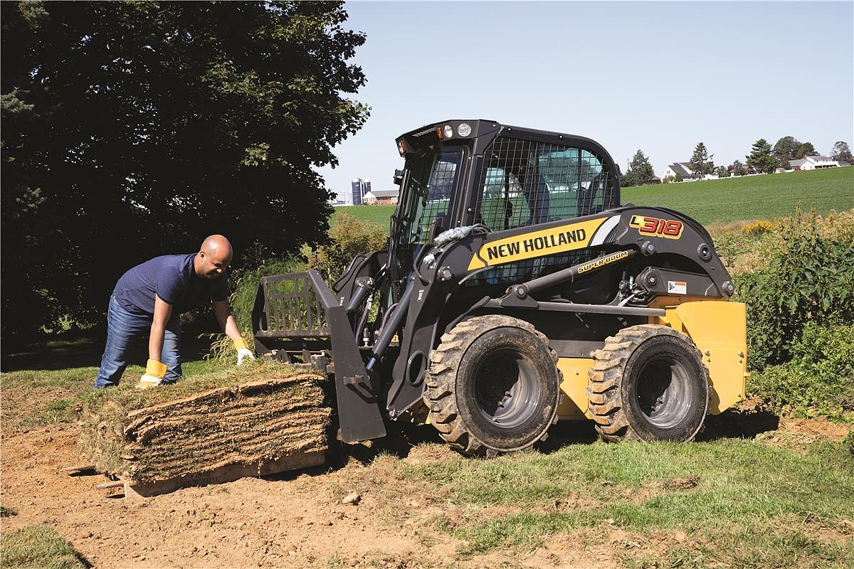 Attention Landscapers! Make your crew more productive with New Holland 300 Series skid steer and compact track loaders. This video shows how their stability, visibility and compact design help you stay on schedule: bit.ly/2NQVln4
