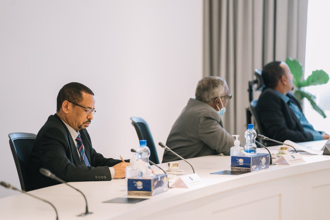 AbiyAhmedAli's tweet photo. ከትግራይ ክልል የአስቸኳይ ጊዜ ግብረ ኃይል እና ጊዜያዊ አስተዳደር ጋር በመሆን፣ ዛሬ ከሰዓት  በክልሉ የተከናወኑ ሥራዎችንና ቀጣይ ርምጃዎችን አስመልክቶ ውይይት አካሂደናል። 1/2 https://t.co/IUq4n7KHxT