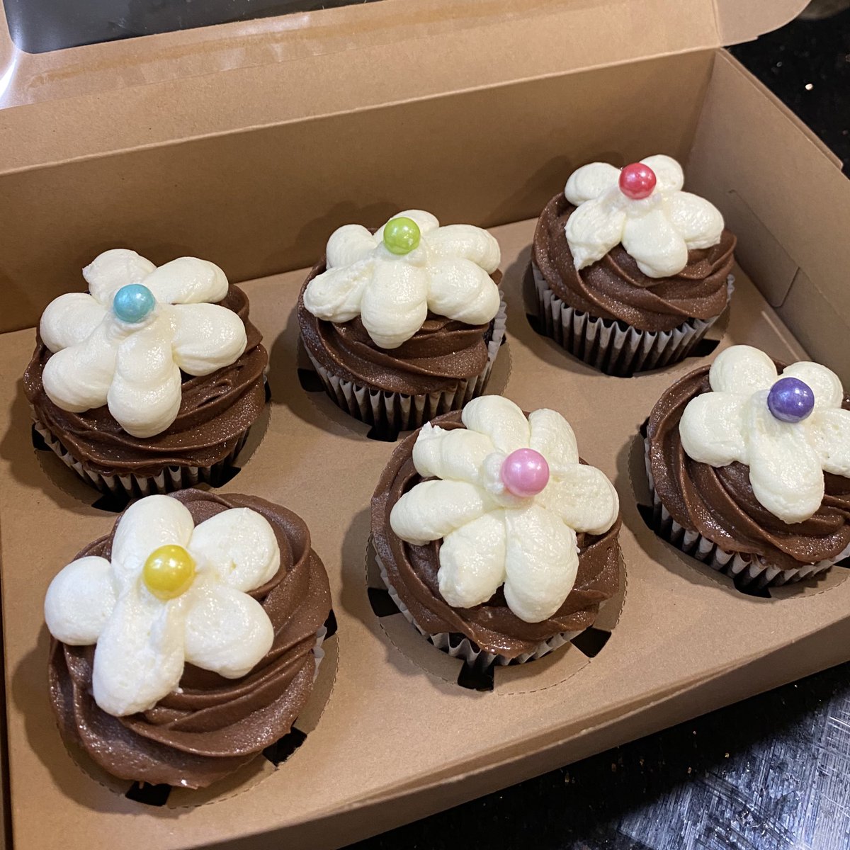 dhivbakes tweet media