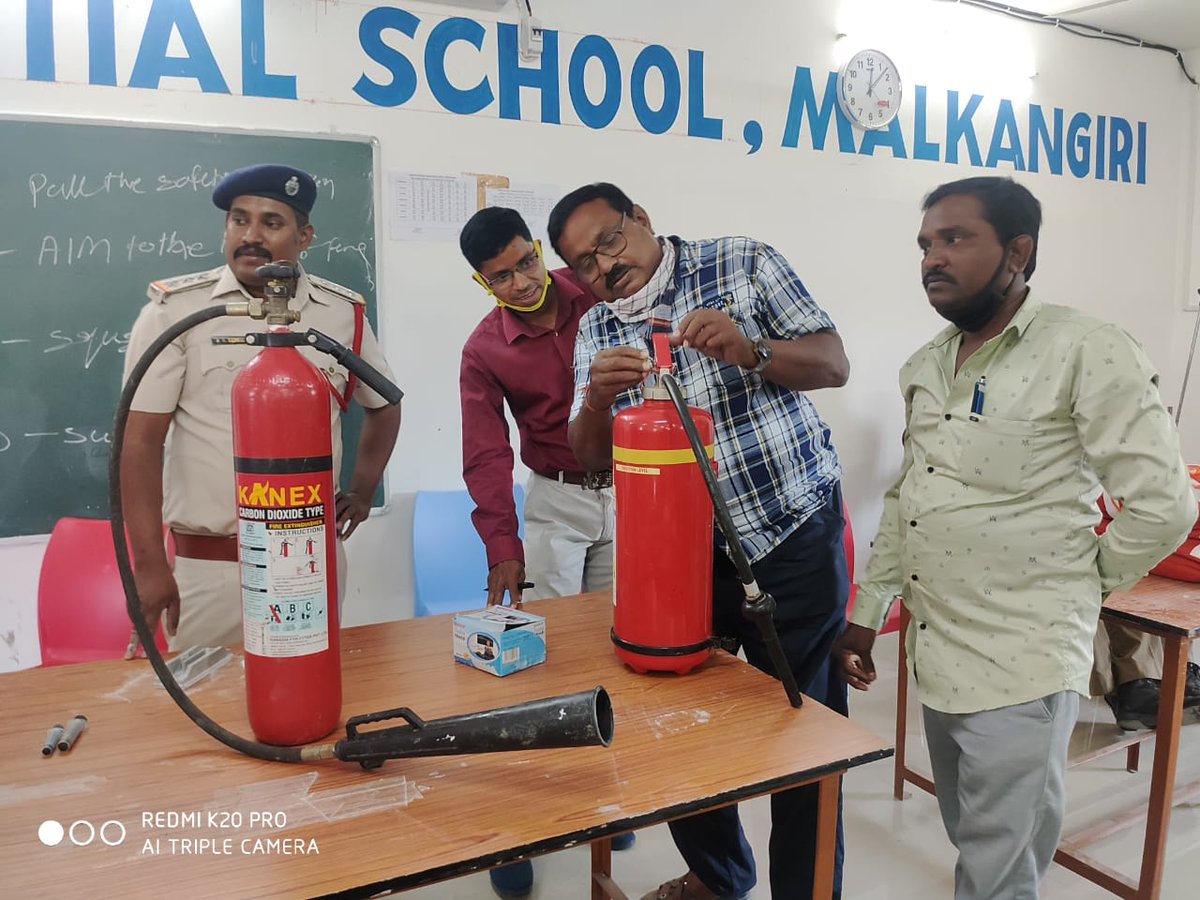 Capacity building in schools on combating Fire disaster by Asst Fire officer Malkanagiri. Good move.@DGFS_HGs_CD @SRC_Odisha @homeodisha