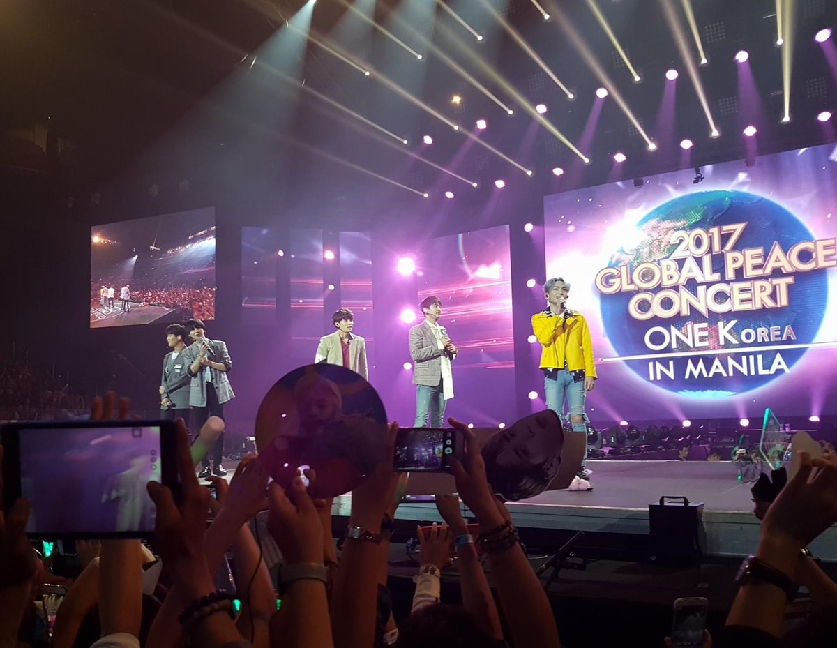 jhoanniexxi's tweet photo. it’s been 4 years since i saw SHINee live. feels like i took this moment for granted :-( #ot5 #onekconcert https://t.co/tU70dIBHlT