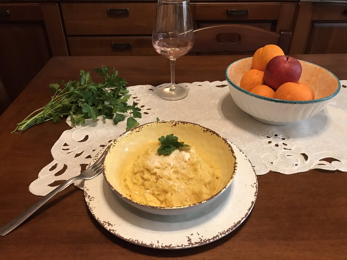 DebGiusy's tweet photo. Buongiorno oggi per pranzo polenta con formaggio e prezzemolo 😍 https://t.co/Oi7BZ6a4Ot