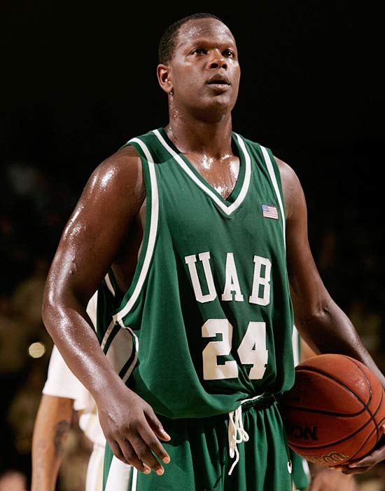 Happy 36th Birthday to UAB basketball great Robert Vaden! What was your favorite memory of Vaden? 