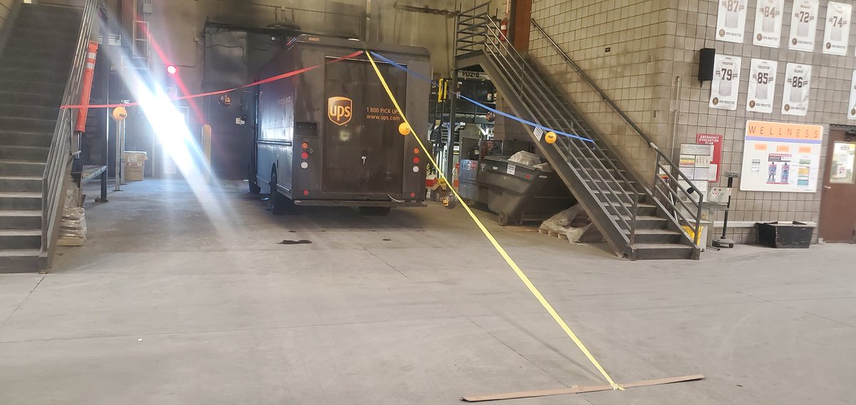 blackfarmagent's tweet photo. Whats Your Safety Picture Here In Normandale! The #yellowline Our Service Providers Can See The #blueline And #redline We Can't See 👀 #theyellowline #upsersarethere #nohouses #0crash #wesee @JohnVPeters @jcaldwell1995 @NP_UPSers @Stephanie_Dex https://t.co/pezQaLW9Im