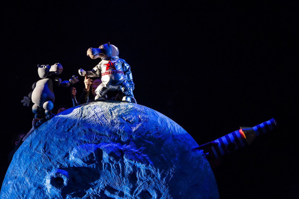It's #WorldWildlifeDay! Look out for hedgehogs, OR grab a telescope and see if you can spot any Hippos on the moon!
OK, we know that Hippos don't really live in space, but our 2016 stage adaptation of <a href="/davidwalliams/">David Walliams HQ</a>' 'First Hippo on the Moon' was pretty wild

📷 The Other Richard