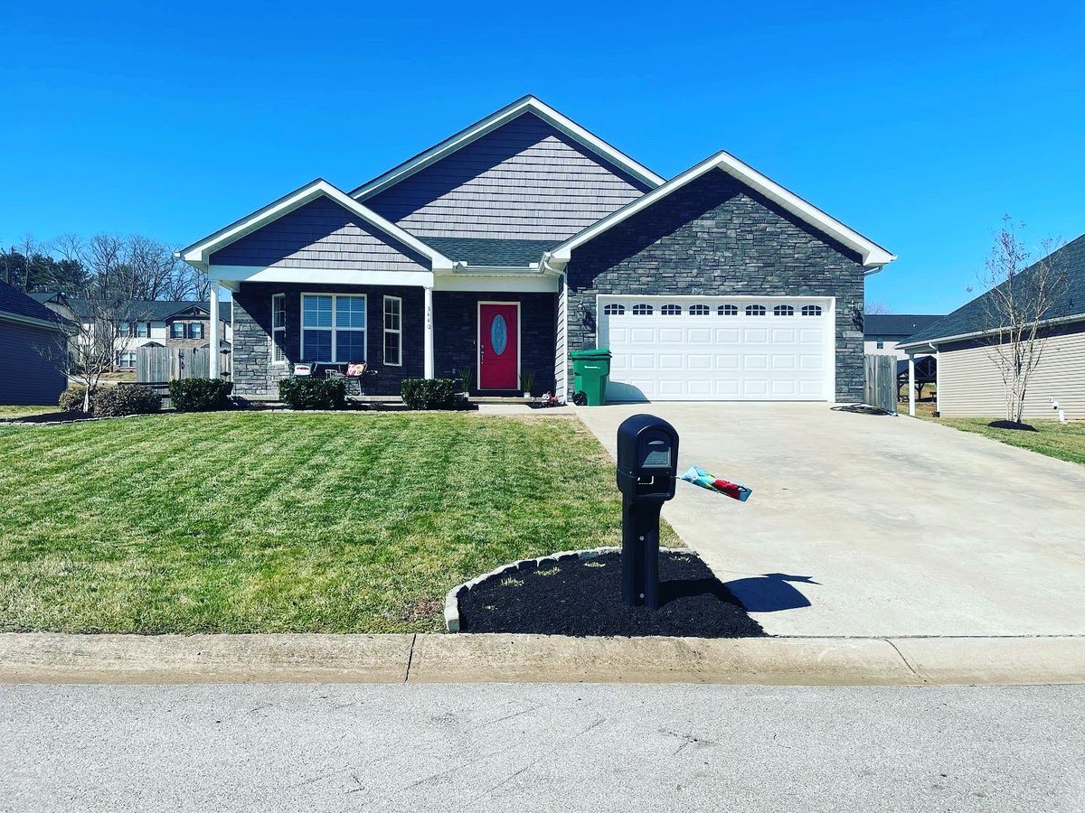 The_Matty_D's tweet photo. Coming soon! Own a one-level on the west end of Morristown! 3 bed/2 bath with hardwood floors and granite throughout. This one won’t last long! Listing it Thursday morning for $232,000. Call me for a showing! 423-258-6065 https://t.co/o3tIRCNzZ4