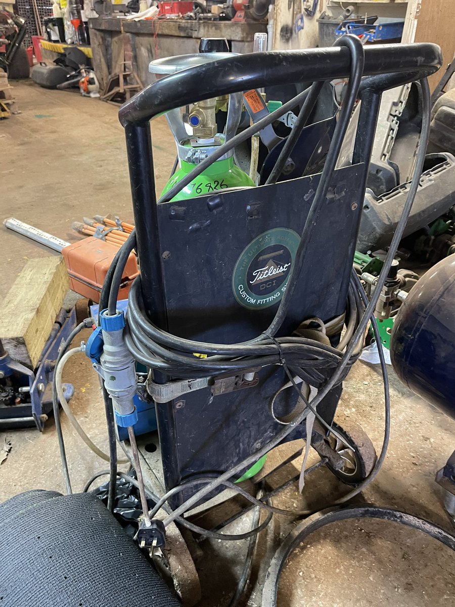 Did any else know that <a href="/TitleistEurope/">Titleist Europe</a> DCI fitting cart can also be used as a welding trolley? #gamechanger #TeamTitleist