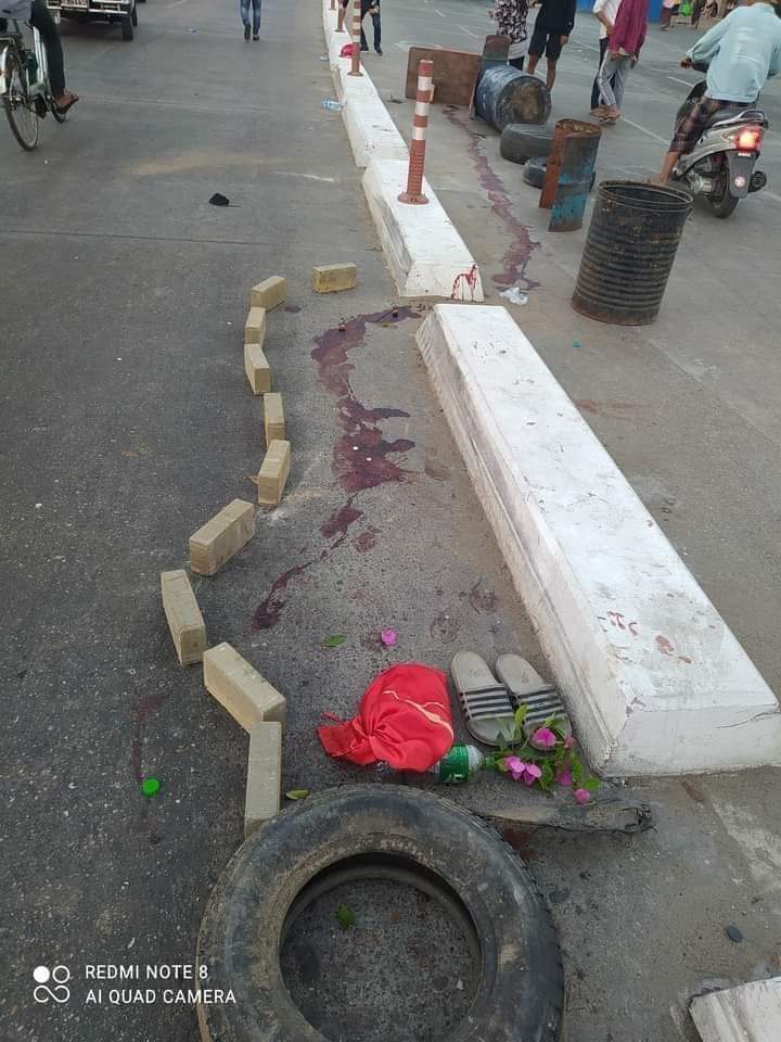 firelight794's tweet photo. TW // BLOOD
HappeningNorthOkkalapa : at least 13 dead. blood flows after #TERRORISTJUNTA used  machine-gun to shot civilians. @UN We need #R2P ASAP. 
#March3Coup 
#WhatsHappeninglnMyanmar 
@UN_HRC @freya_cole @SAdamsR2P @POTUS @SchranerBurgen1 @RapporteurUn https://t.co/otJeGCgOmL