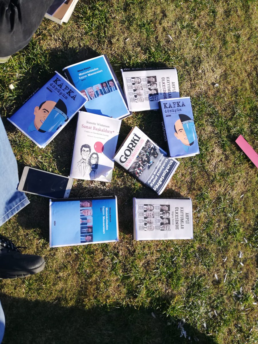 Gündoğdu Meydanı'nda baskılara, tutuklamalara, tüm kayyumlara karşı kitap okuma etkinliği gerçekleştirdik.

KAYYUMLAR GİDECEK, BİZ KALACAĞIZ !