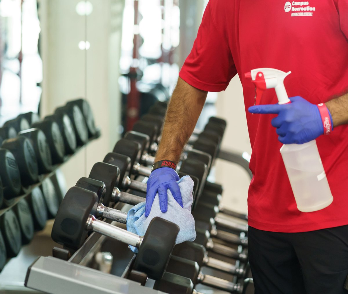 UICRecWell's tweet photo. Stop by the SRF or the SFC today for your workout 💪🏻 We are open until 8pm - don’t forget to wipe off equipment after use! https://t.co/F4UW5vMvN2