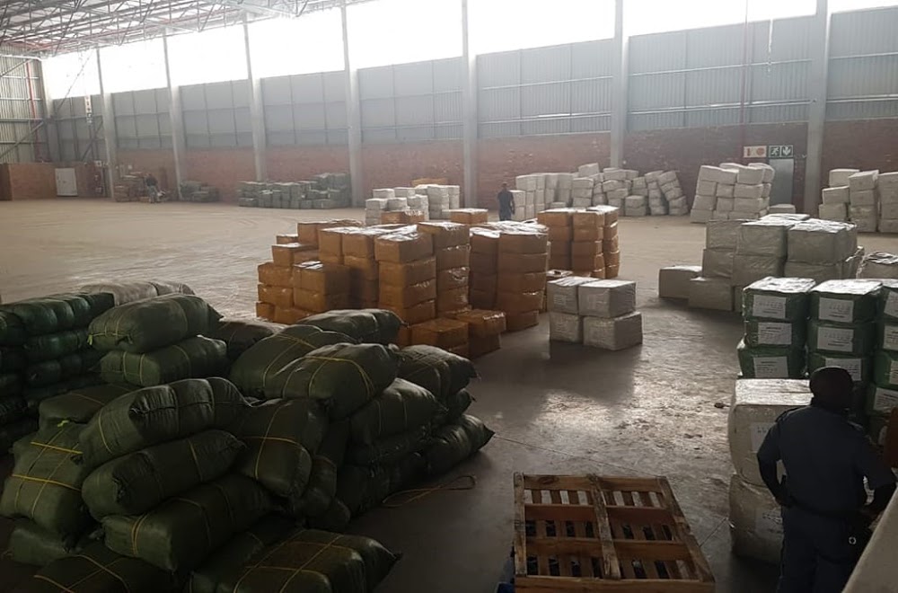 Fake Covid-19 vaccines seized at Gauteng warehouse: Interpol: International policing authority Interpol on Wednesday said South African authorities had seized hundreds of fake Covid-19 vaccines. dlvr.it/Rttgm3