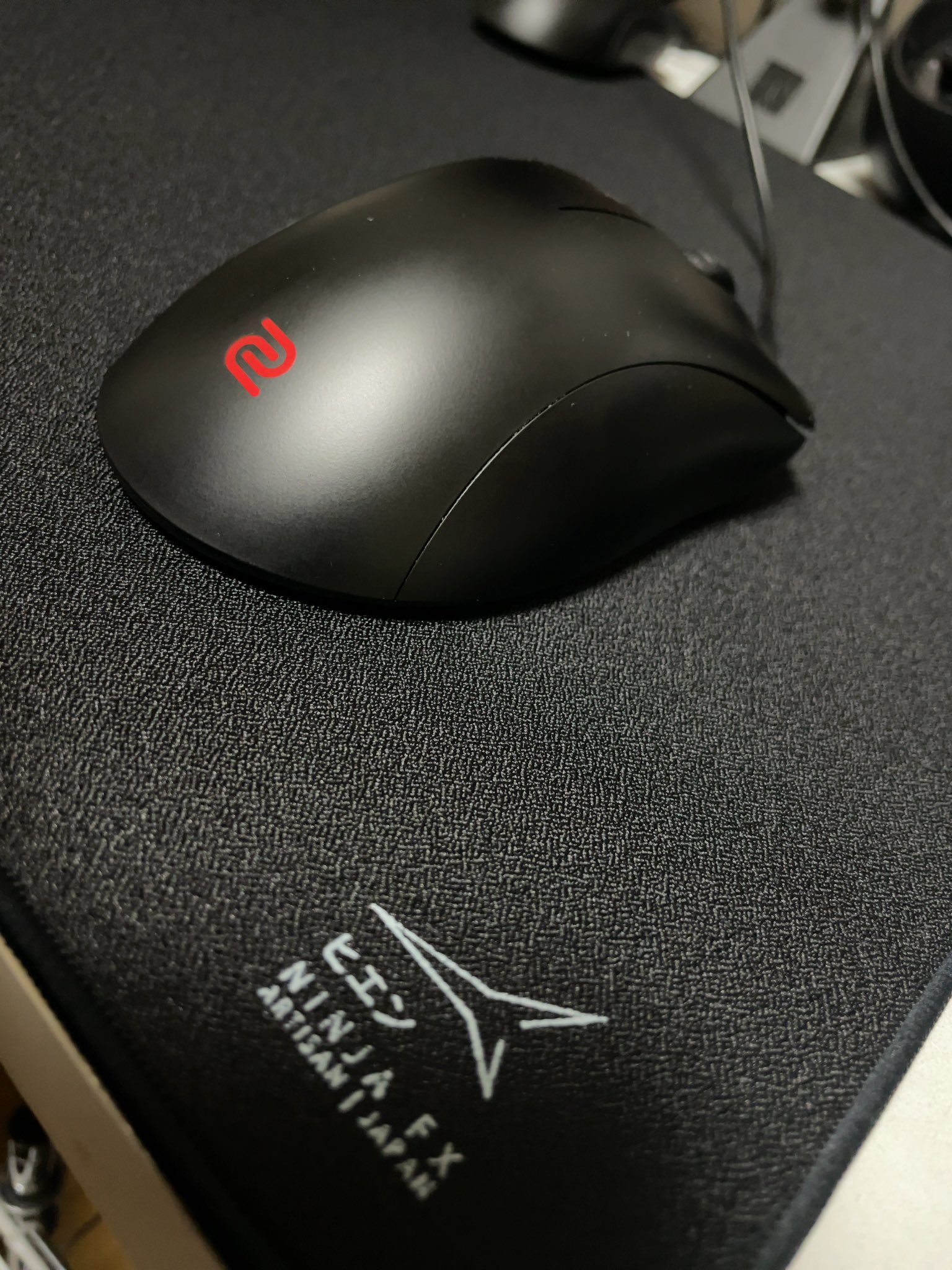 ゆさ おnewのマウスパッドartisan飛燕mid 他のartisanのマウスパッドに比べて評価は割と低めなんだけどg640より全然いい 滑るけどしっかり止まるからトラッキングすっっごいしやすい Artisanの他のマウスパッドも試してみたい おやすみ T Co