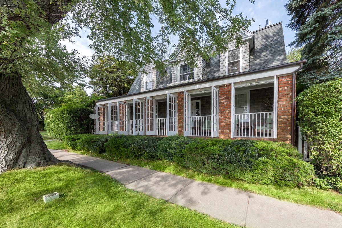 StroughHamptons's tweet image. The Mill House Inn. East Hampton Village. Stunning Boutique Bed and Breakfast located in the heart of the Village. Ask $13.750M. Exclusive