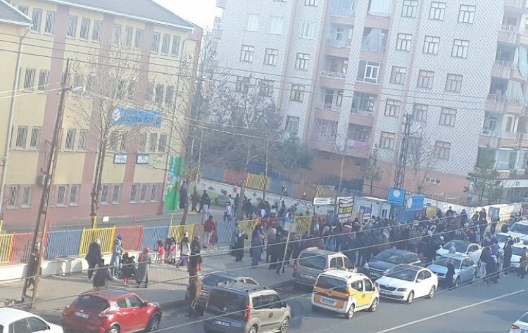 Yurdumuzdan yüz yüze eğitime geçiş manzaraları;

#pleasehelpturkishstudents