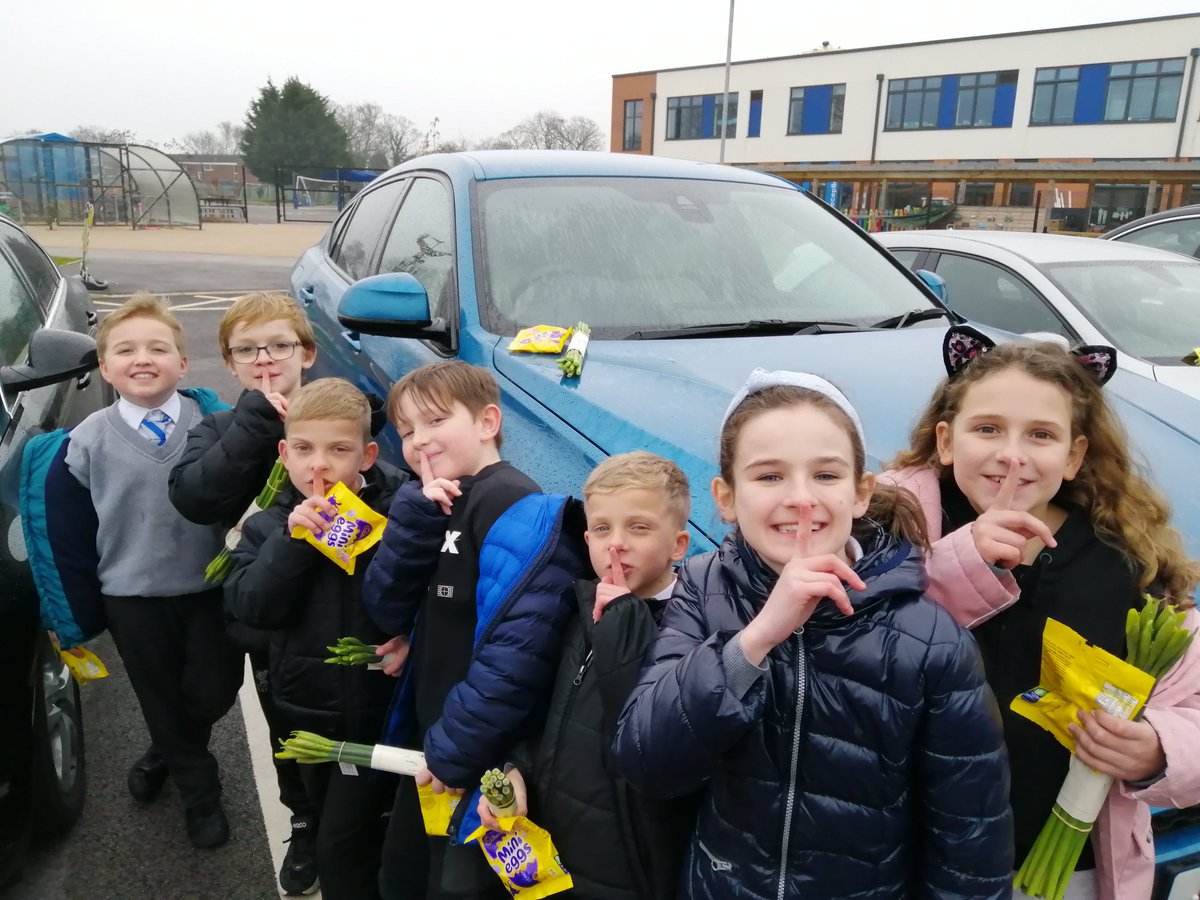 DeePointPrimary's tweet photo. So everyone, we know you're all back next week but we felt it was only right that we said a special thank you to everyone who has been in school since January supporting the children. #actofkindness #BackToSchool https://t.co/nSZHTiiZ57