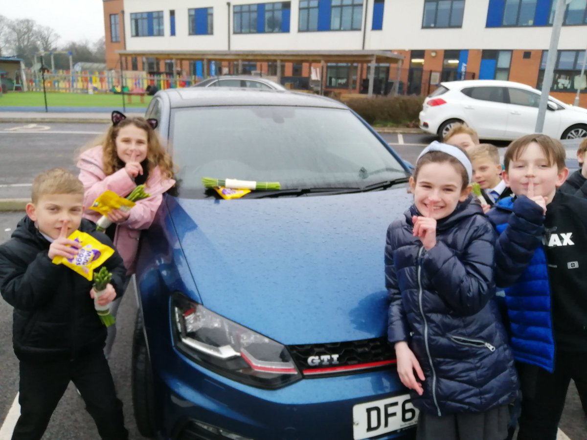 DeePointPrimary's tweet photo. So everyone, we know you're all back next week but we felt it was only right that we said a special thank you to everyone who has been in school since January supporting the children. #actofkindness #BackToSchool https://t.co/nSZHTiiZ57