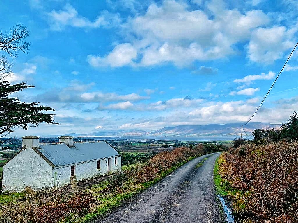 KCBKerry's tweet photo. 'May a rainbow run beside you in a sky that is always blue' 🌈

Massive thanks to @KCBKerry member Sheila from 
@LakeHotel for sharing these truly beautiful images of her adventures as she #ExploresTheKingdom #Within5KMsOfHome ☘️

#StaySafe #UntilWeMeetInKerryAgain #MakeItIreland https://t.co/kcw92SSNRn