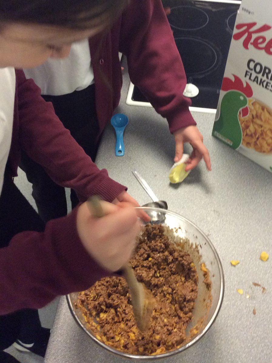 FoxHill_Primary's tweet photo. Y5 have made @paddingtonbear 🐻 crispy cakes for
#CoxellsKitchen👨🍳 this week.
#BookBakes 📖for @WorldBookDayUK
#WorldBookDay https://t.co/2CqJJd7cEd