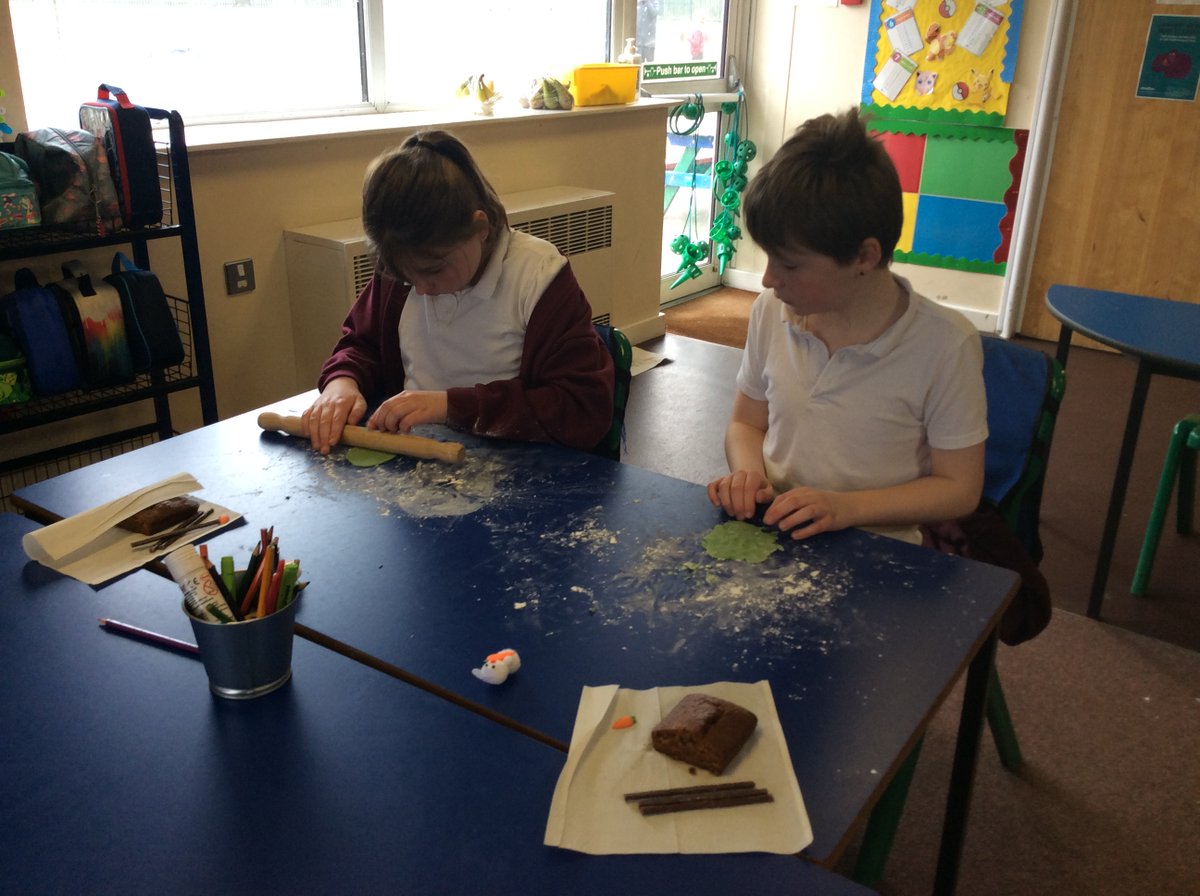 FoxHill_Primary's tweet photo. Y4 have made @BeatrixPotter carrot cakes (including Mr McGregor's garden 🐰🥕for #CoxellsKitchen👨🍳 this week.
#BookBakes 📖for @WorldBookDayUK
#WorldBookDay https://t.co/KaiTg4Uq2b